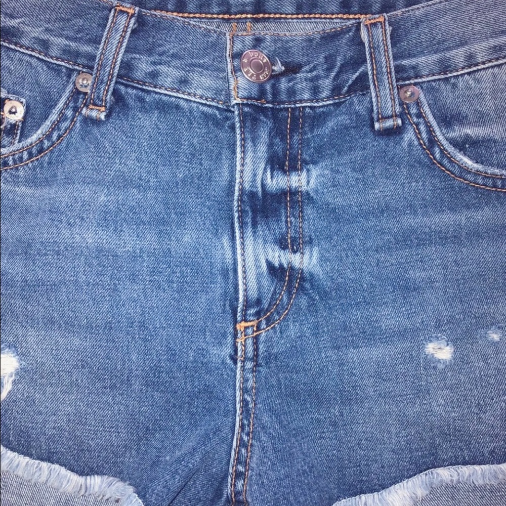 SOLD‼️ RAG & BONE Cut-Off Distressed Denim Shorts - Picture 4 of 8